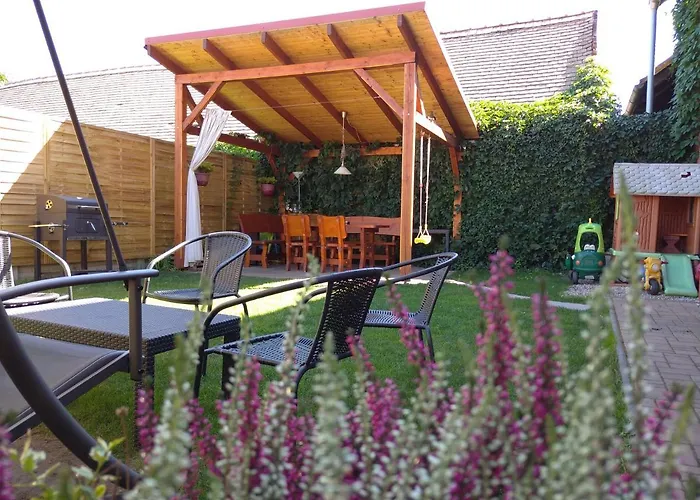 V Soukromi U Podebrad 招待所 Opolany