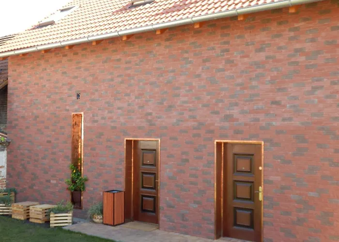 V Soukromi U Podebrad Guest house Opolany